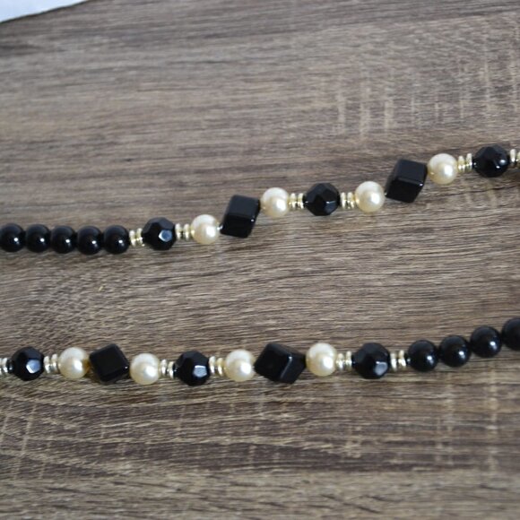 Vtg  Black & Pearl Costume Necklace - Picture 3 of 5